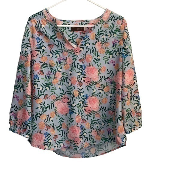 crosby. Tops - Crosby V Neck Floral Butterfly Blouse Size Large